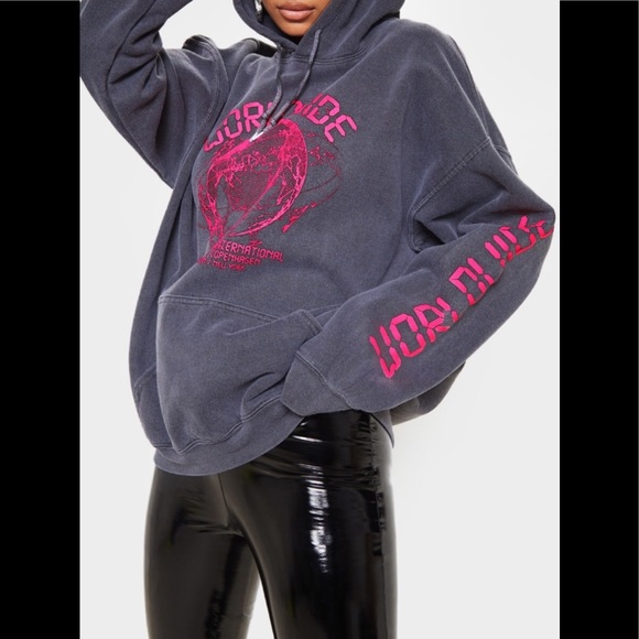 🦄🖤WORLDWIDE TOUR U INTERNRTIONAL Long Sleeve Shirt - Picture 2 of 4